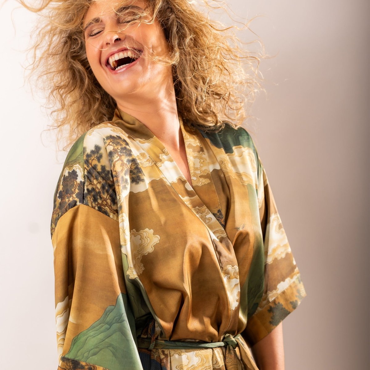 Kimono Dames Satijn - Golden Whisper - Kimomi
