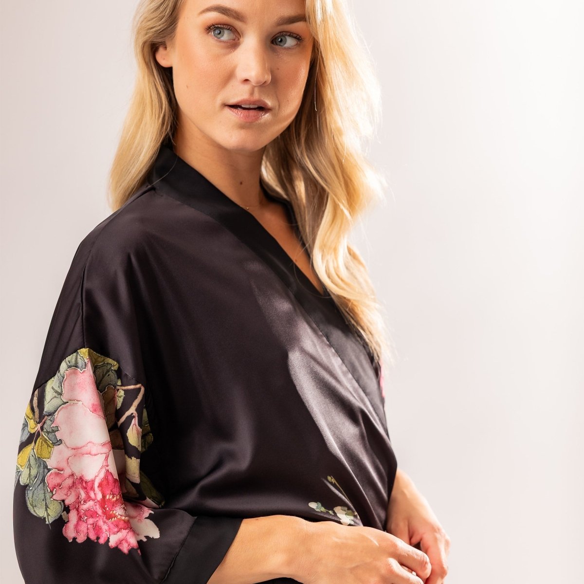 Kimono Dames Satijn - Kuro Grace - Kimomi